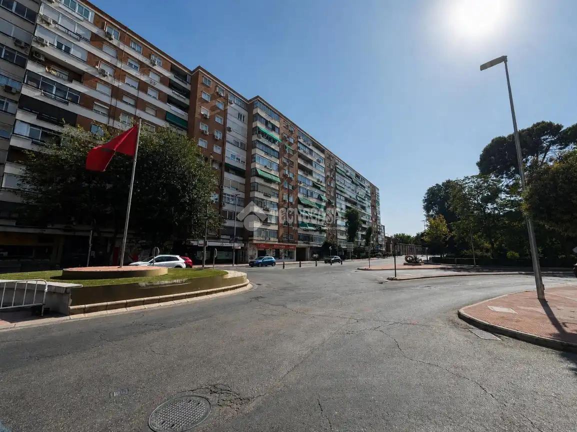 Vista exterior de Pis en venda en Alcalá de Henares amb Aire condicionat
