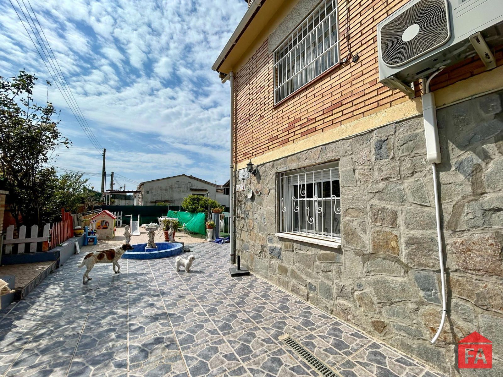 Exterior view of House or chalet for sale in El Vendrell  with Air Conditioner, Heating and Terrace