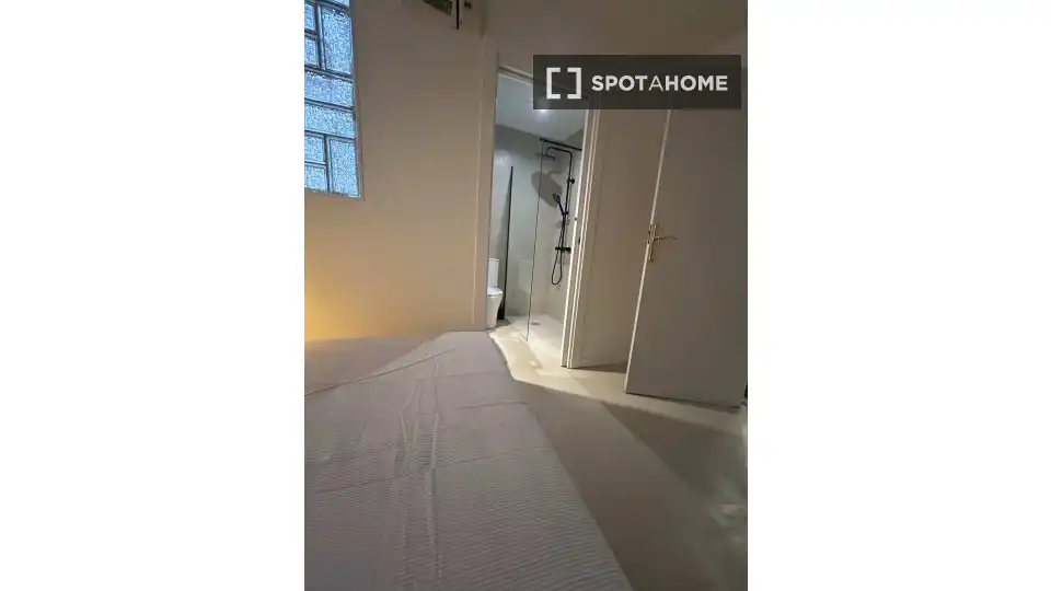 Bedroom of Flat for rent in Valencia  with Air Conditioner, Heating and Furnished