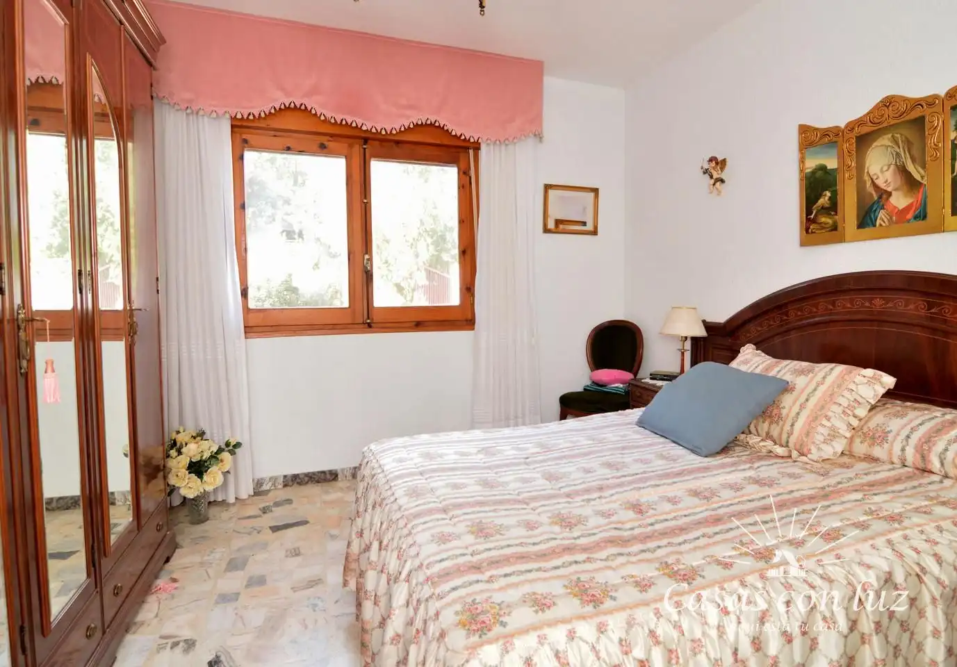 Dormitori de Casa adosada en venda en Zaragoza amb Jardí privat, Traster i Piscina