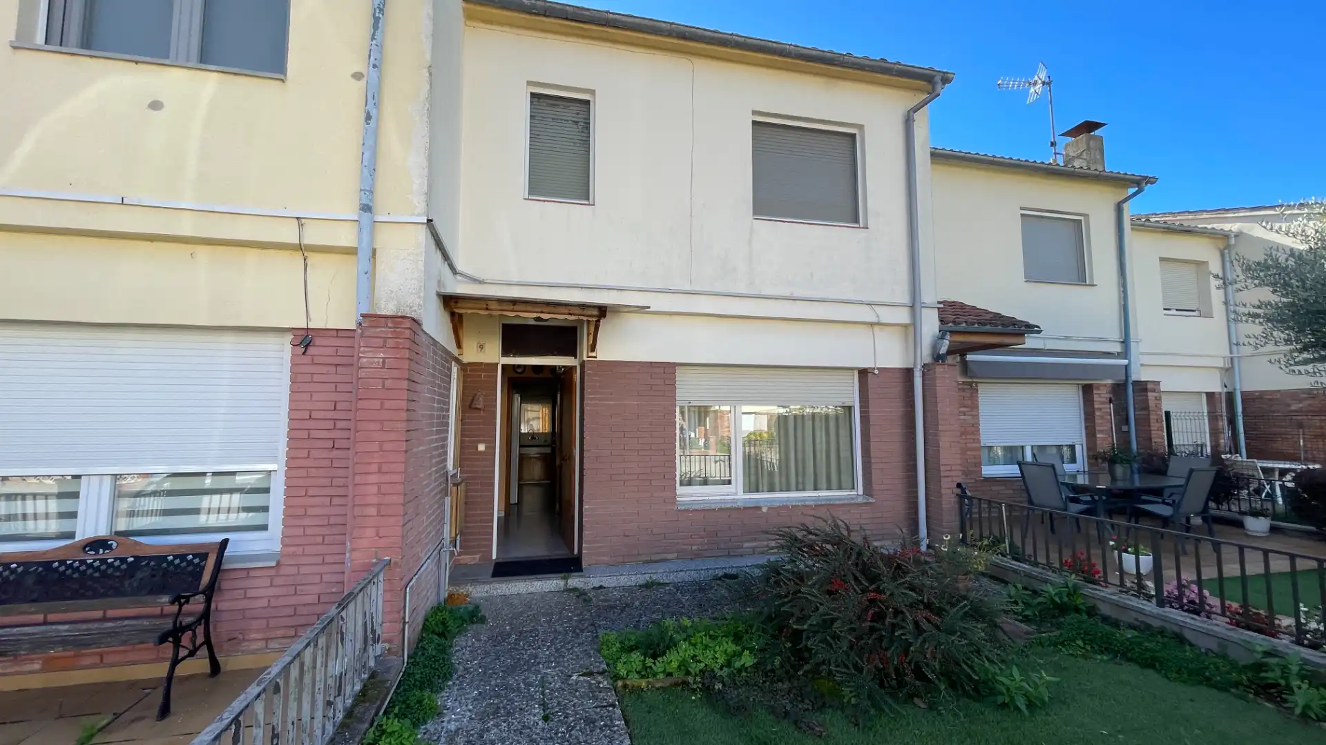 Vista exterior de Casa adosada en venta en Olot, Girona