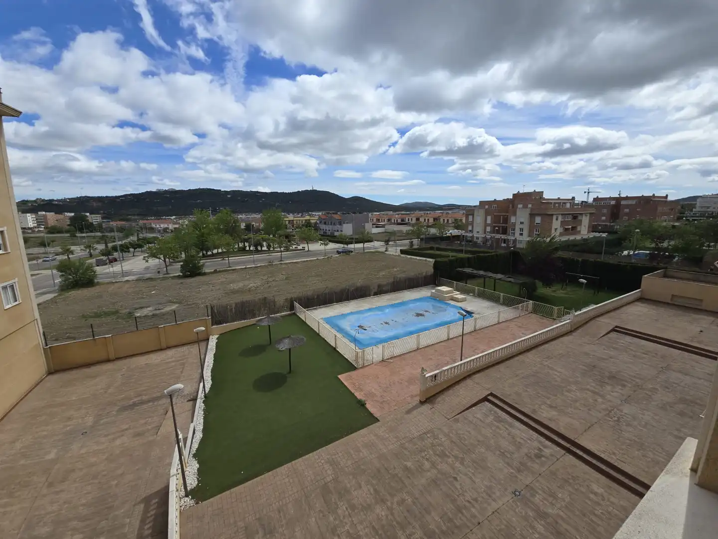 Parking of Flat for rent in Cáceres  with Air Conditioner, Heating and Terrace