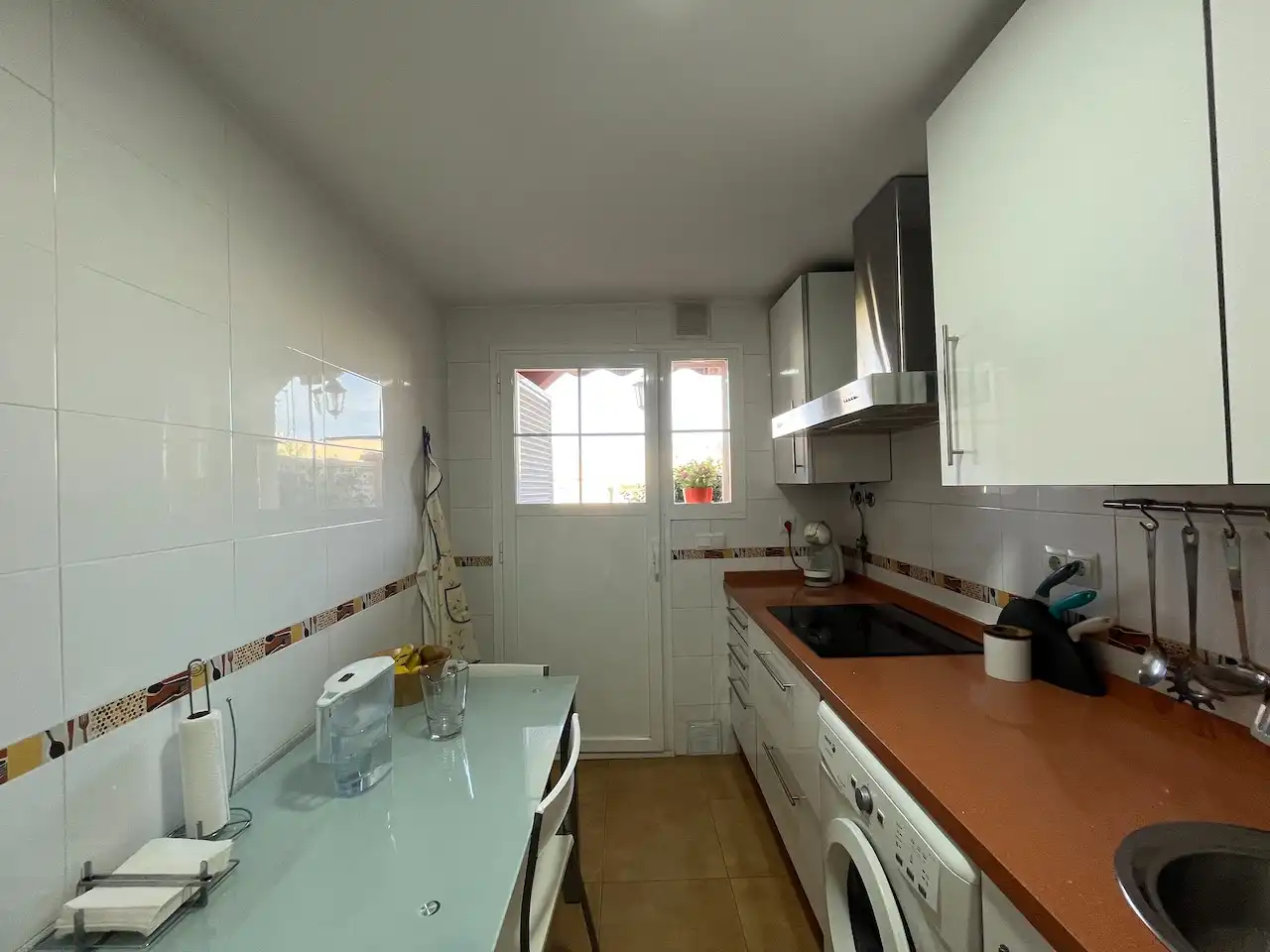 Cocina de Casa adosada en venta en Vélez-Málaga con Aire acondicionado, Calefacción y Jardín privado