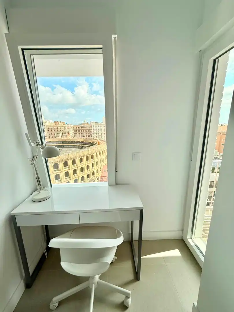 Schlafzimmer von Wohnung zur Miete in Valencia mit Klimaanlage, Heizung und Möbliert