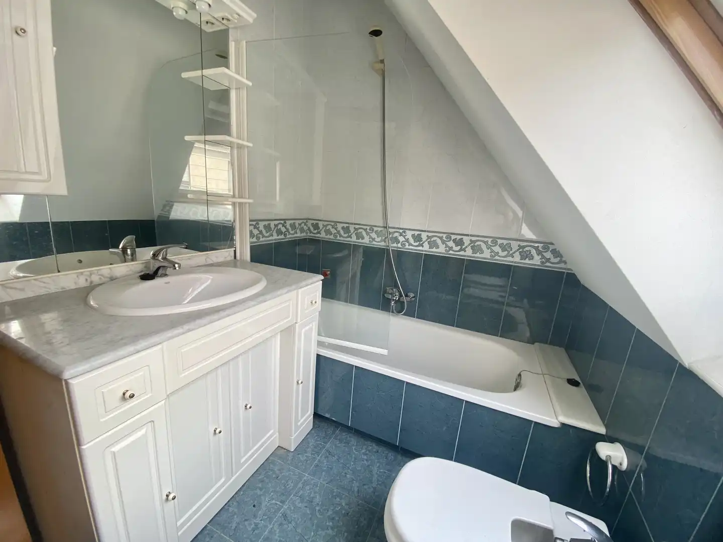 Bathroom of Attic for sale in O Grove    with Parquet flooring, Terrace and Storage room