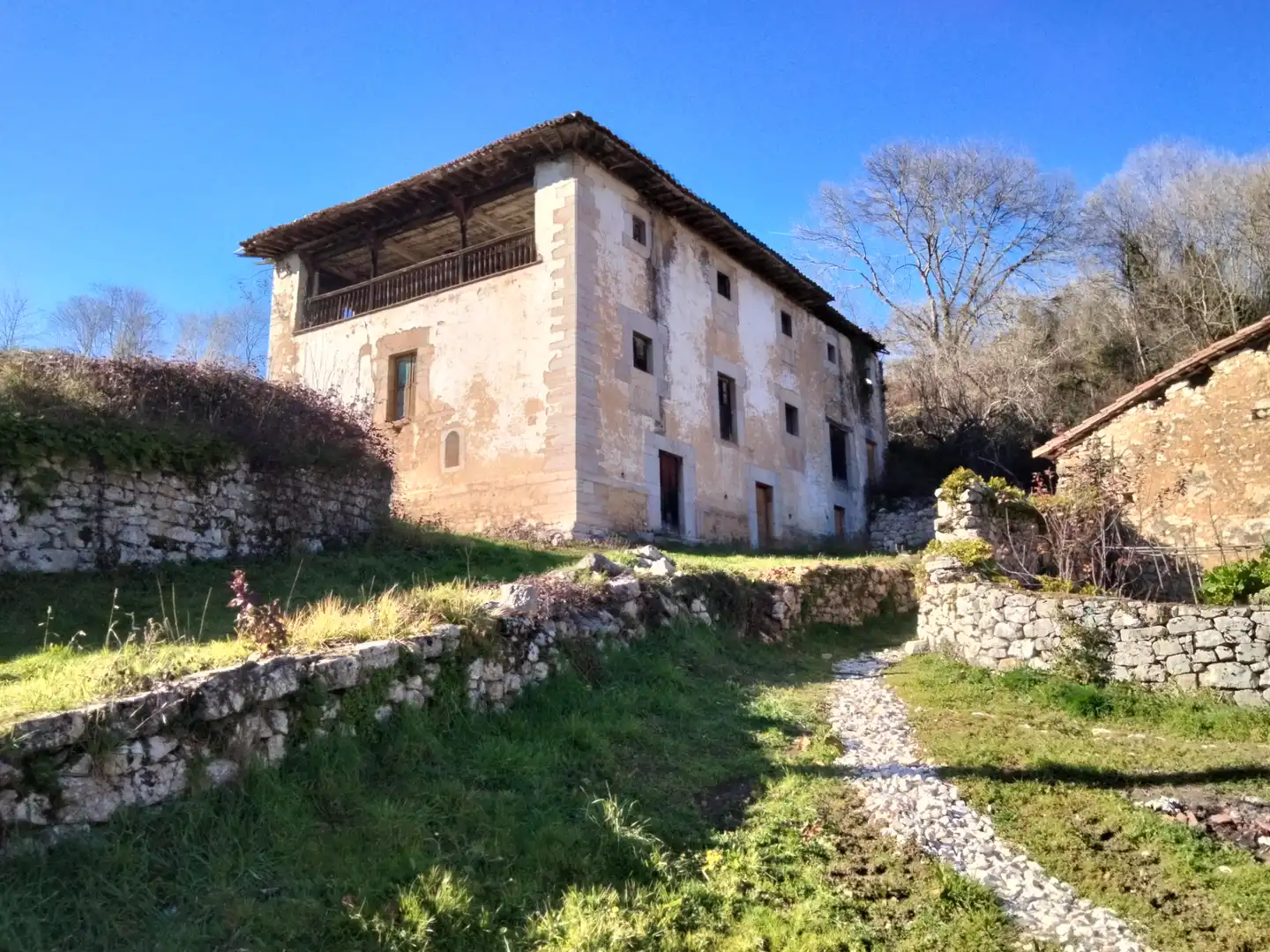 Gebäude zum Verkauf in Lugar Villar, Onís