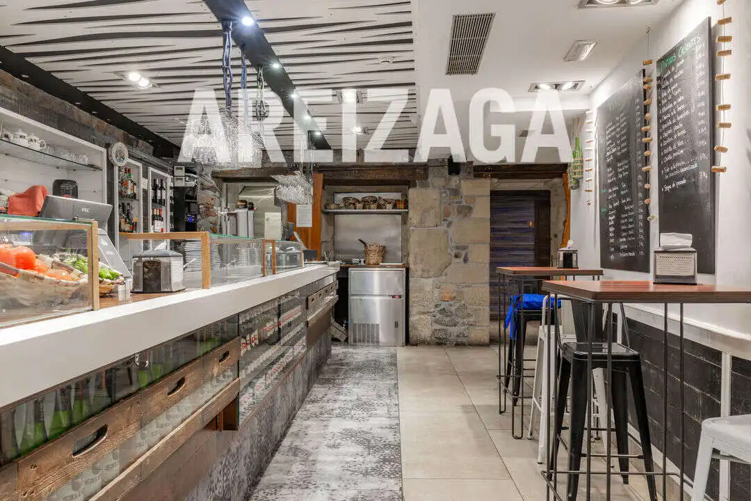 Local en venda en Donostia - San Sebastián  amb Moblat