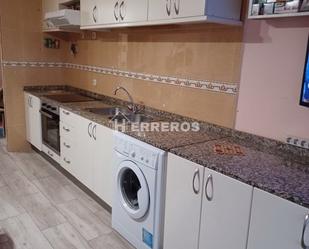 Cuina de Casa adosada en venda en Albelda de Iregua amb Calefacció