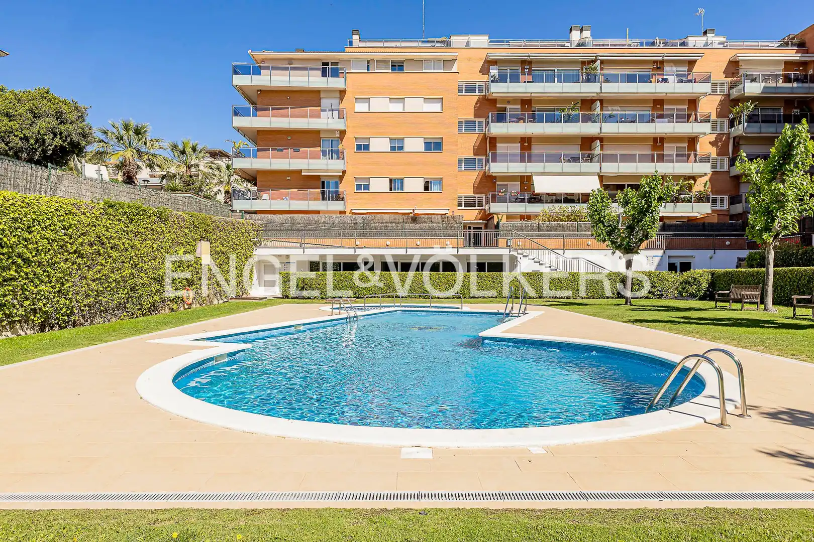 Piscina de Ático en venta en Sitges con Aire acondicionado, Calefacción y Jardín privado