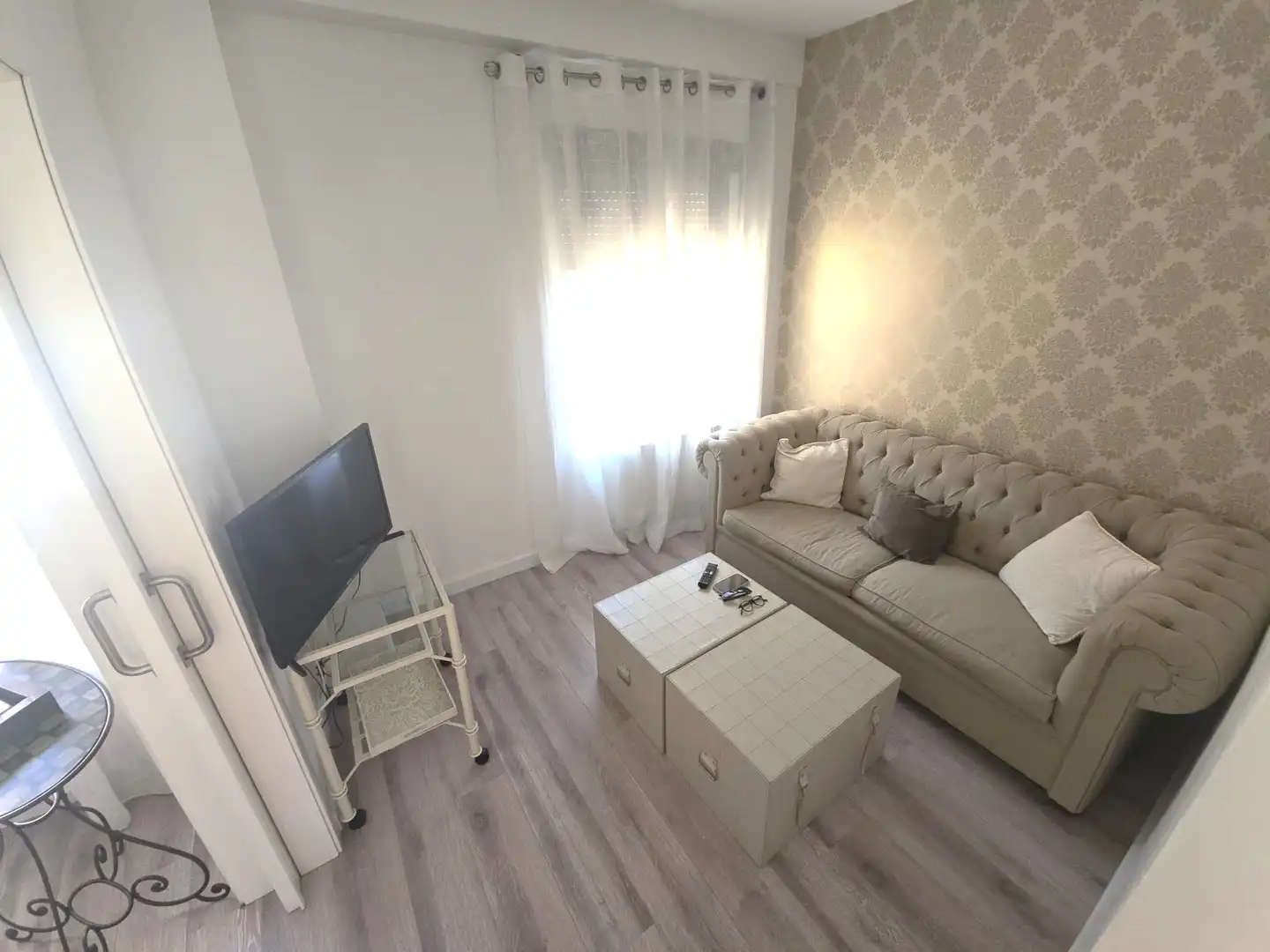 Sala d'estar de Pis de lloguer en Cáceres amb Aire condicionat, Calefacció i Moblat