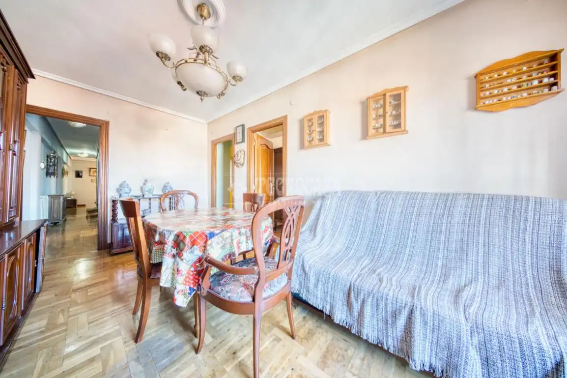Sala de estar de Piso en venta en Valladolid con Calefacción, Parquet y Terraza