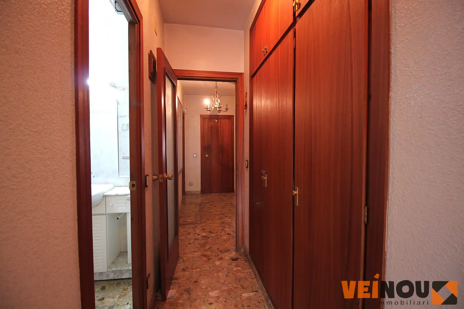 Casa adosada en venta en Cornellà de Llobregat con Terraza y Balcón