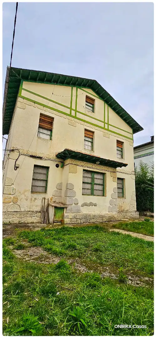 Vista exterior de Casa o xalet en venda en Lugo amb Jardí privat, Parquet i Traster