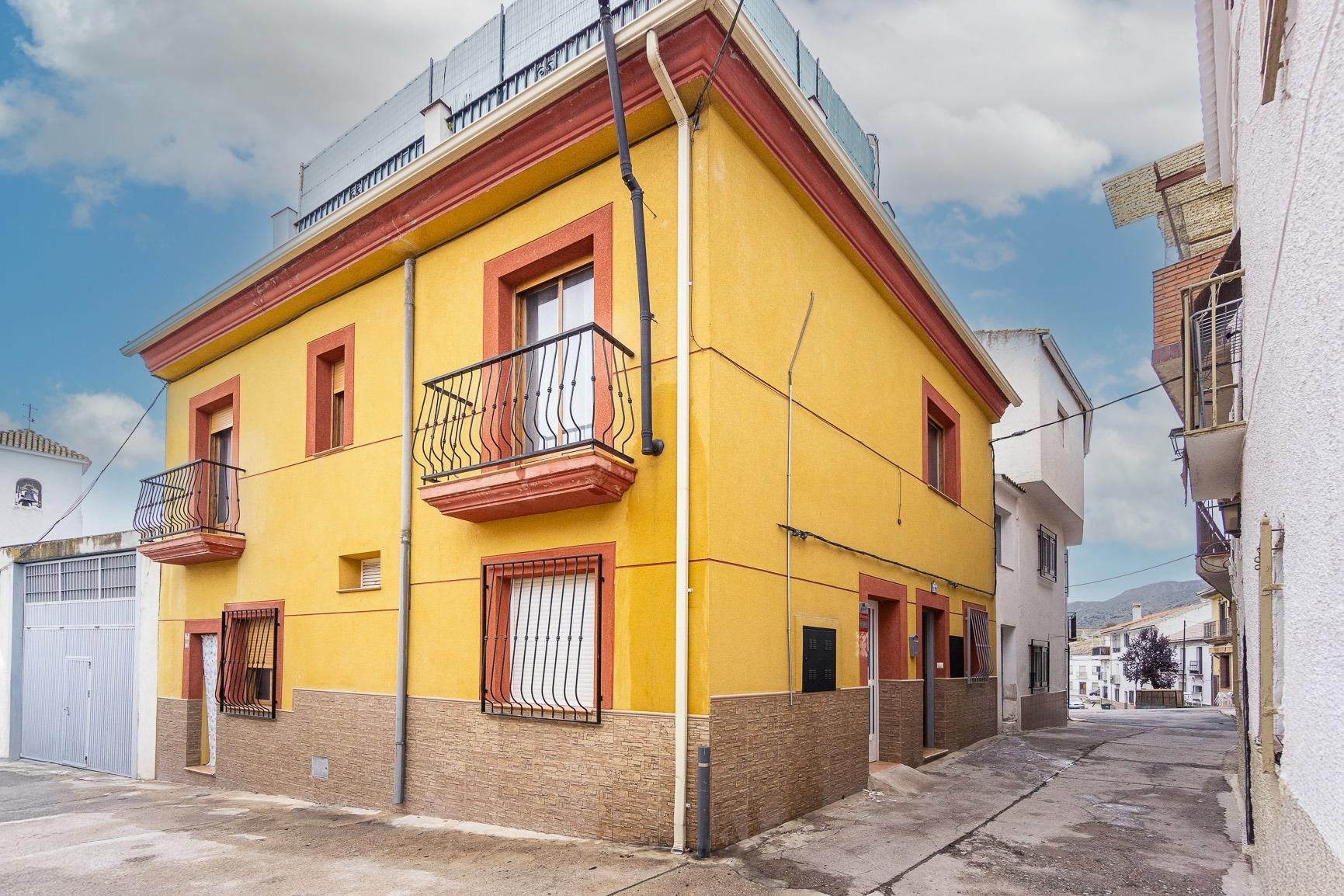 Vista exterior de Casa o xalet en venda en Montillana amb Aire condicionat, Terrassa i Traster