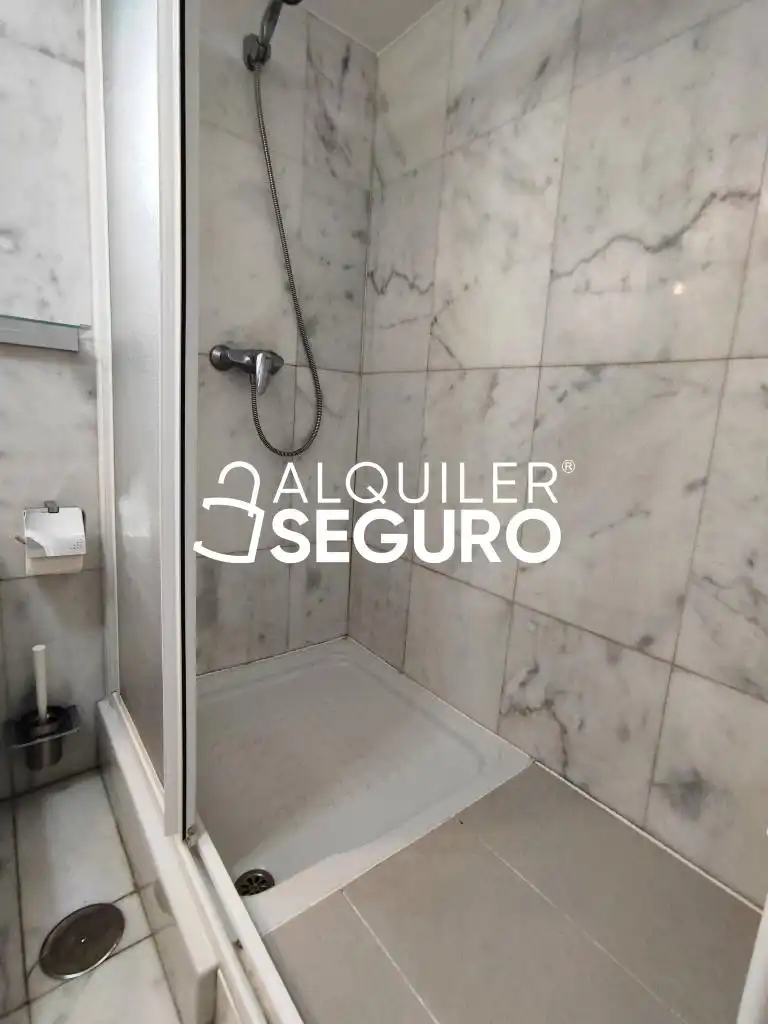 Baño de Piso de alquiler en Paracuellos de Jarama con Aire acondicionado, Calefacción y Terraza