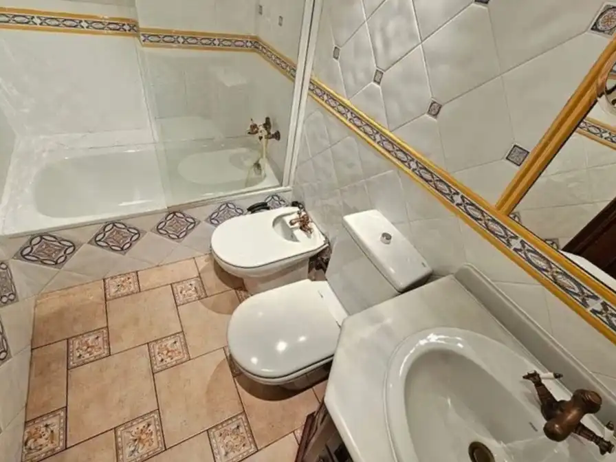 Baño de Dúplex en venta en Avilés con Calefacción, Parquet y Terraza