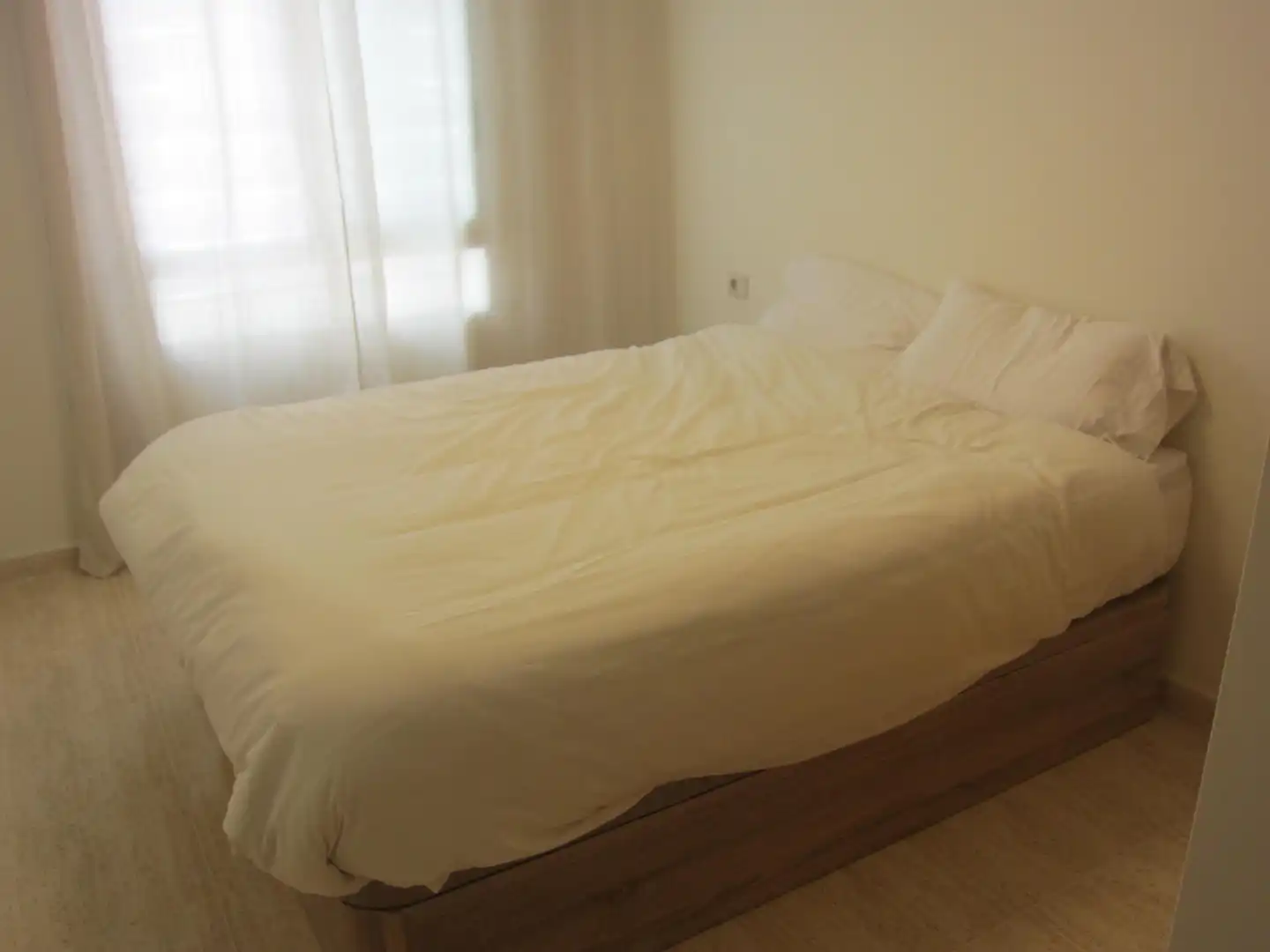 Habitación de Apartamento de alquiler en Moncofa con Aire acondicionado, Calefacción y Terraza