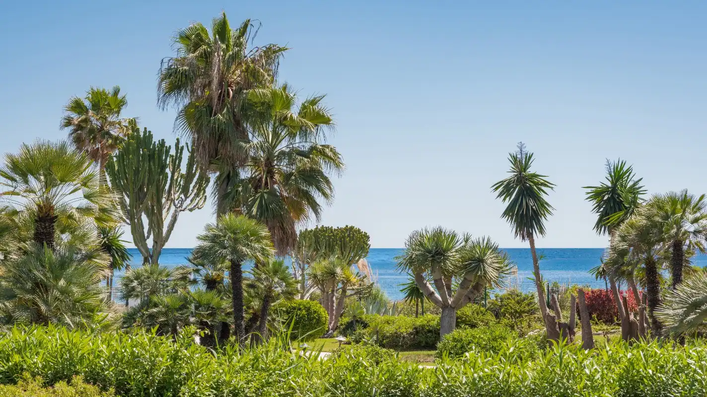 Garten von Erdgeschoss zum Verkauf in Estepona mit Klimaanlage, Heizung und Parkett