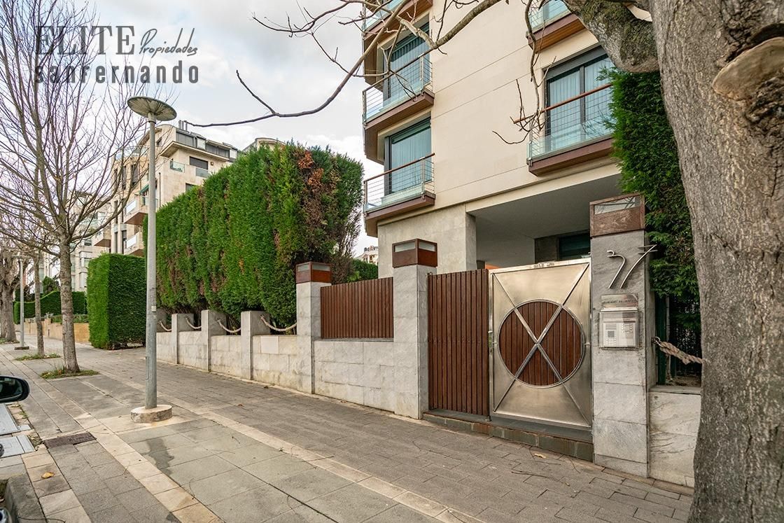 Vista exterior de Pis en venda en Santander amb Calefacció, Jardí privat i Parquet