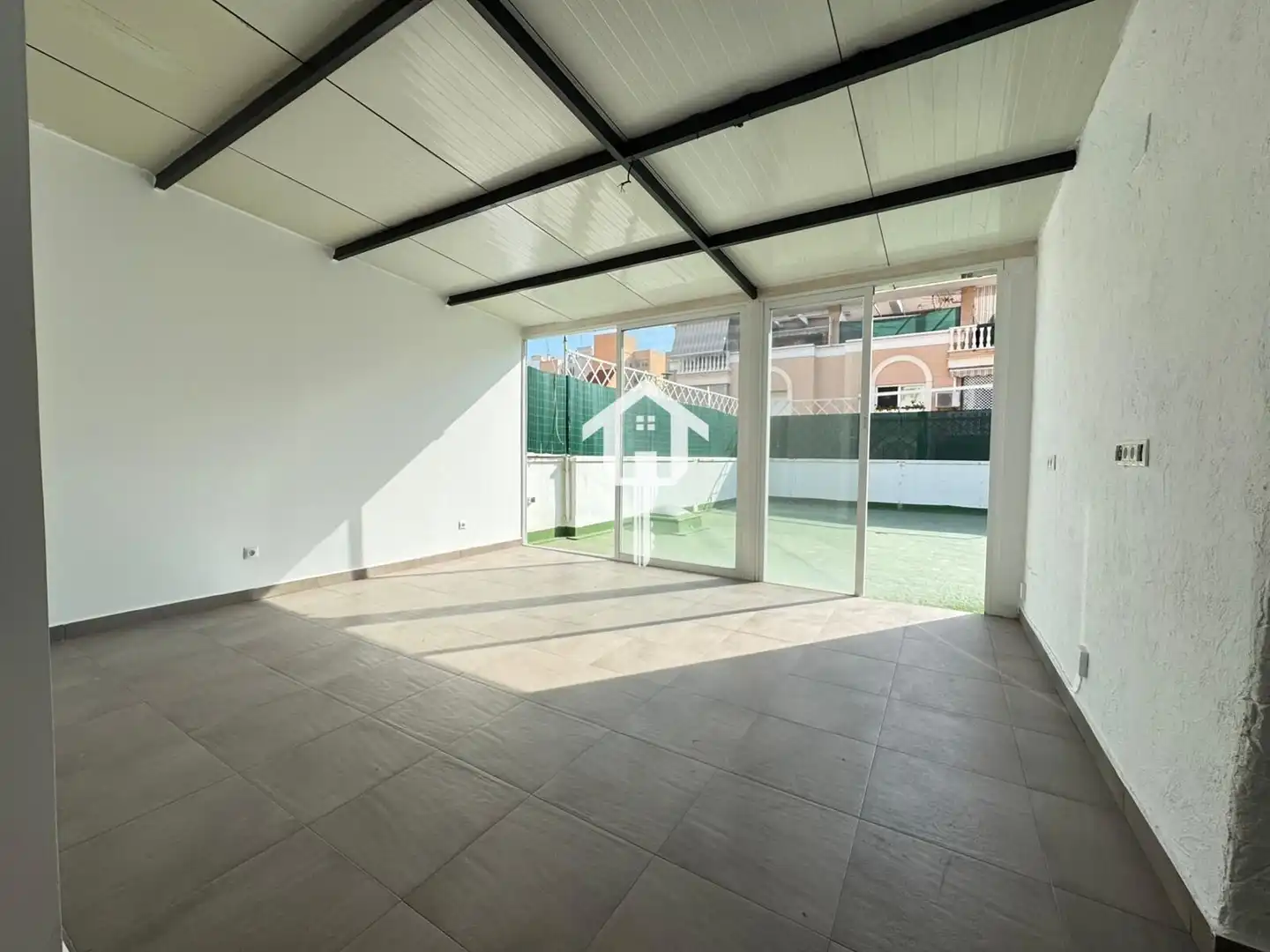 Terraza de Casa adosada en venta en Alicante / Alacant con Terraza, Trastero y Amueblado