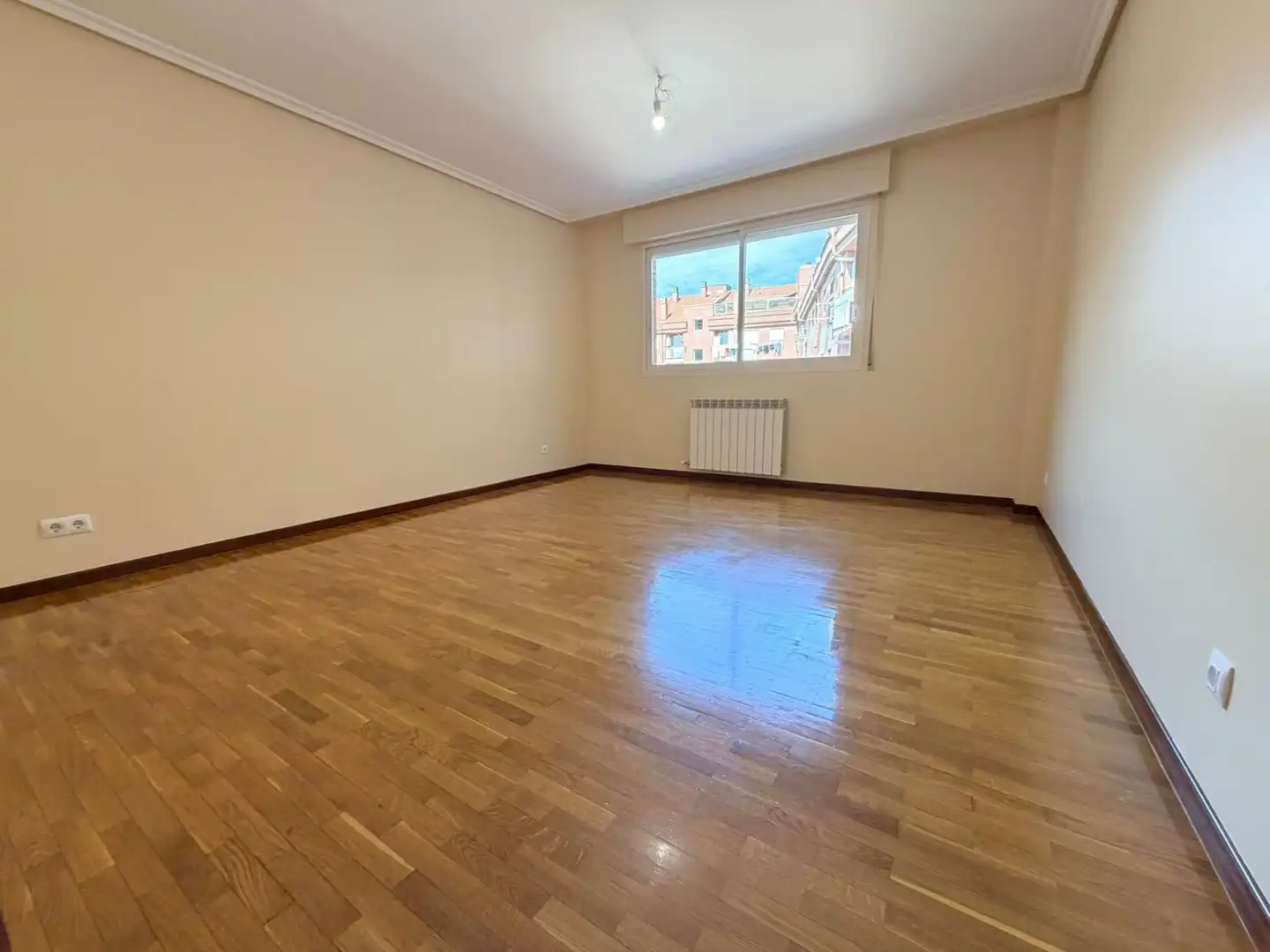 Sala d'estar de Apartament en venda en Lardero amb Calefacció, Terrassa i Traster
