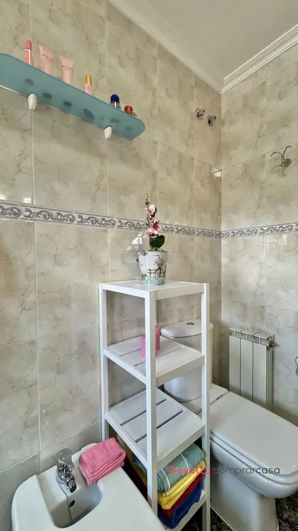 Baño de Ático en venta en Tui con Calefacción, Parquet y Terraza