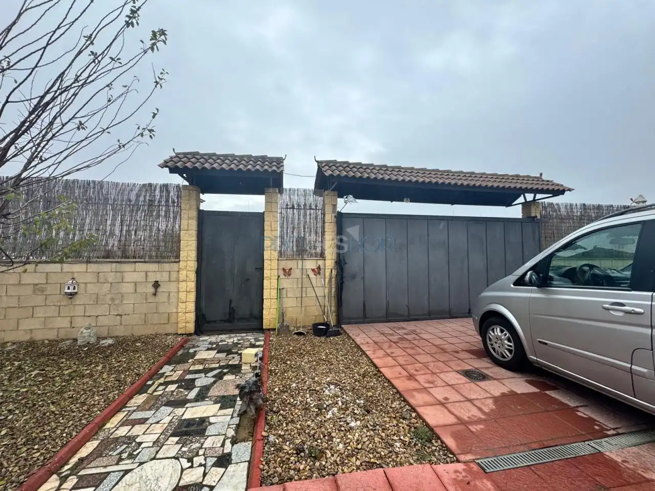 Casa o chalet en venta en Onzonilla con Calefacción y Jardín privado