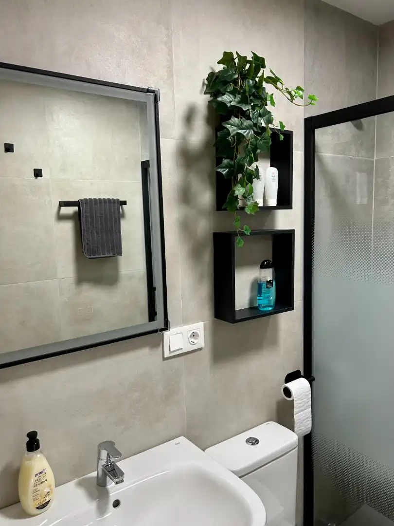 Bany de Apartament en venda en Córdoba amb Aire condicionat, Jardí privat i Moblat