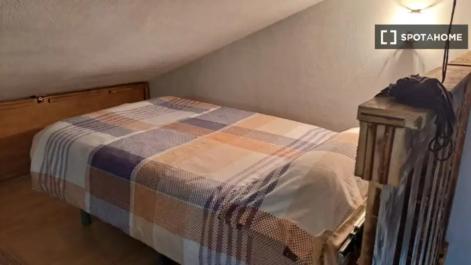 Room in Alozaina