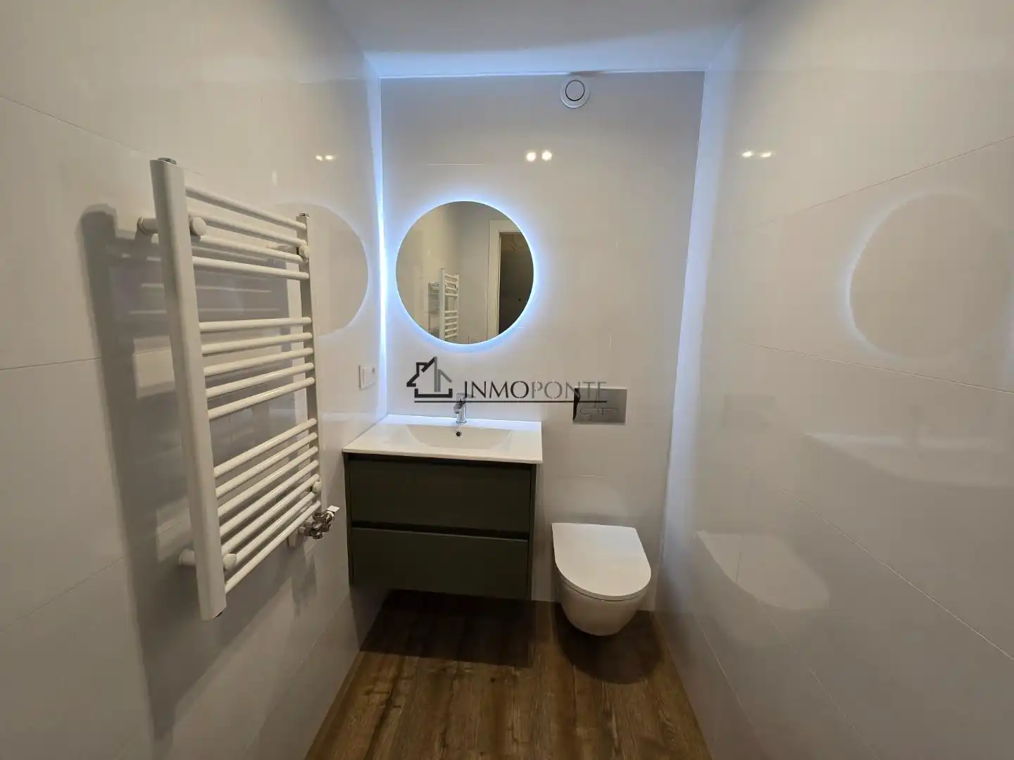 Bathroom of Flat for rent in Pontevedra Capital 