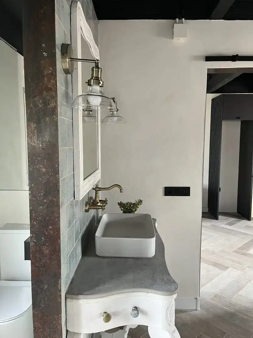 Bany de Dúplex de lloguer en Girona Capital amb Aire condicionat