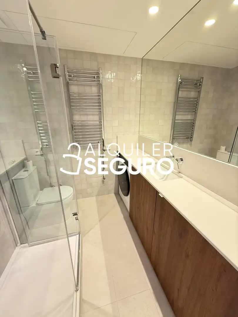 Badezimmer von Wohnung zur Miete in Barrio de Salamanca