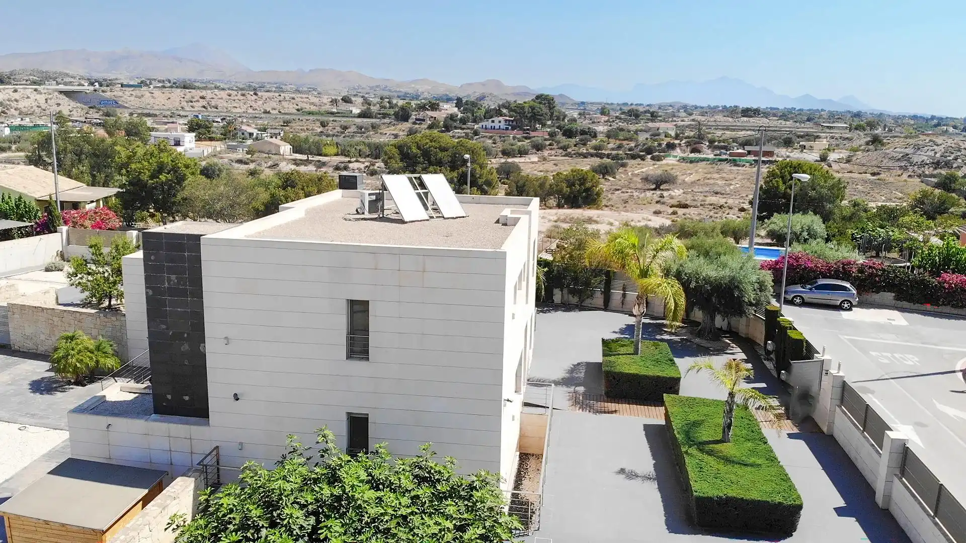 Vista exterior de Casa o xalet en venda en Alicante / Alacant amb Aire condicionat, Calefacció i Jardí privat