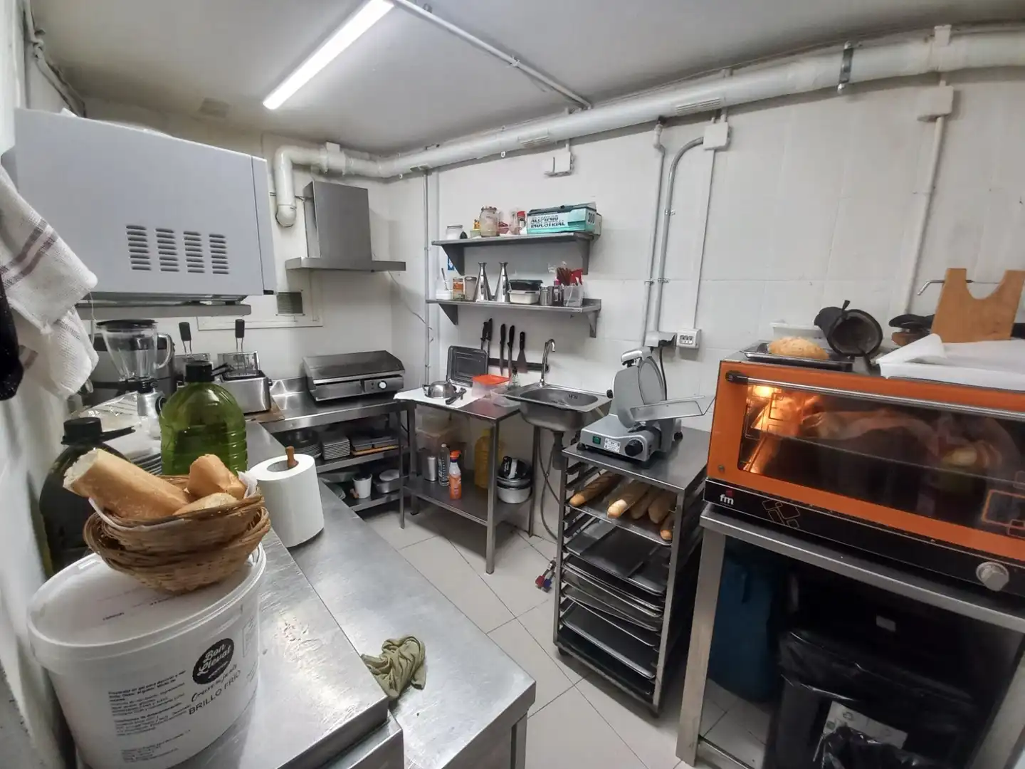 Cocina de Local en traspaso en Barcelona con Aire acondicionado, Calefacción y Terraza