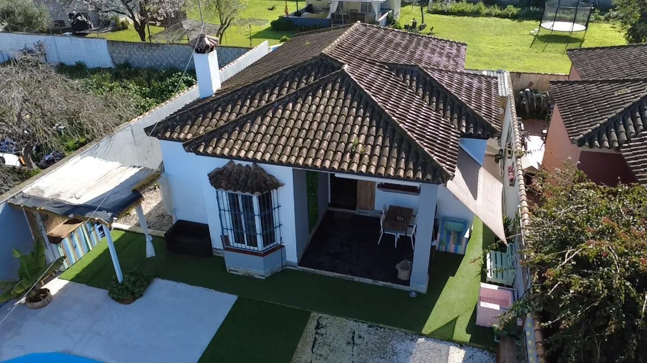 Exterior view of House or chalet for sale in Chiclana de la Frontera  with Heating, Private garden and Storage room