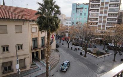 Vista exterior de Pis en venda en Ciudad Real Capital amb Terrassa i Balcó