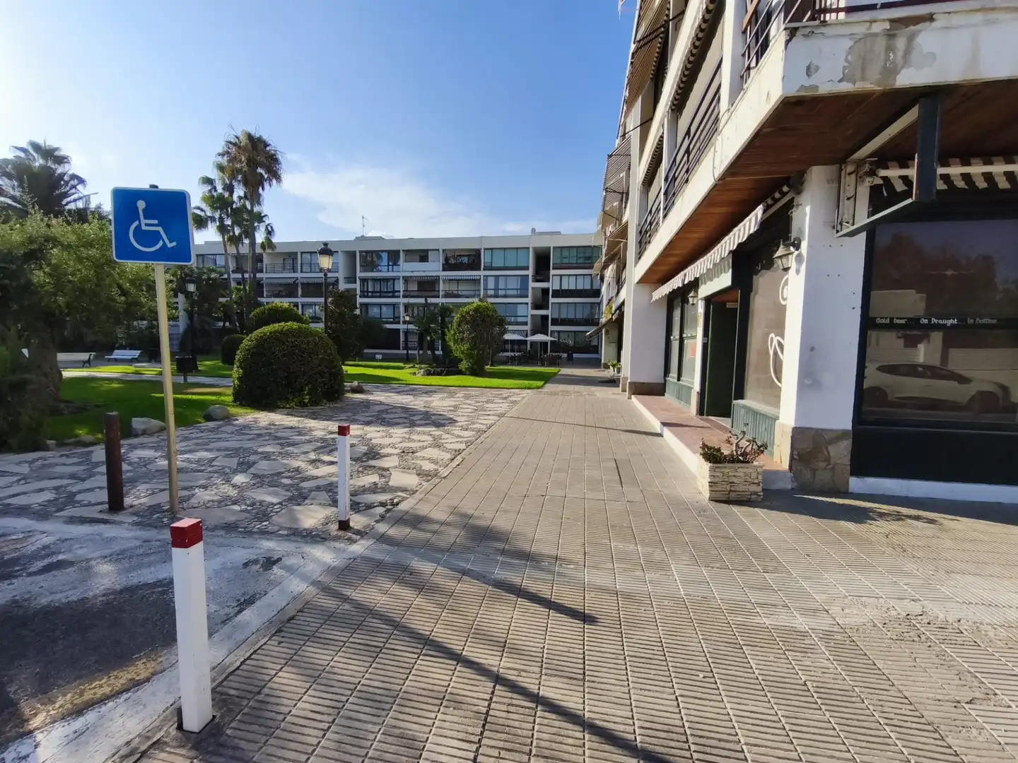 Außenansicht von Geschaftsraum zur Miete in Cambrils mit Klimaanlage, Heizung und Terrasse