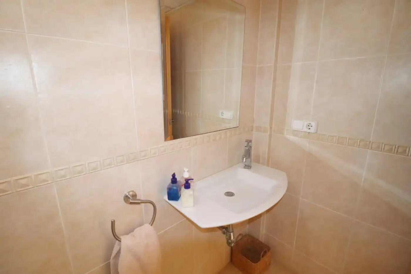Baño de Casa adosada en venta en Rocafort con Aire acondicionado, Calefacción y Jardín privado