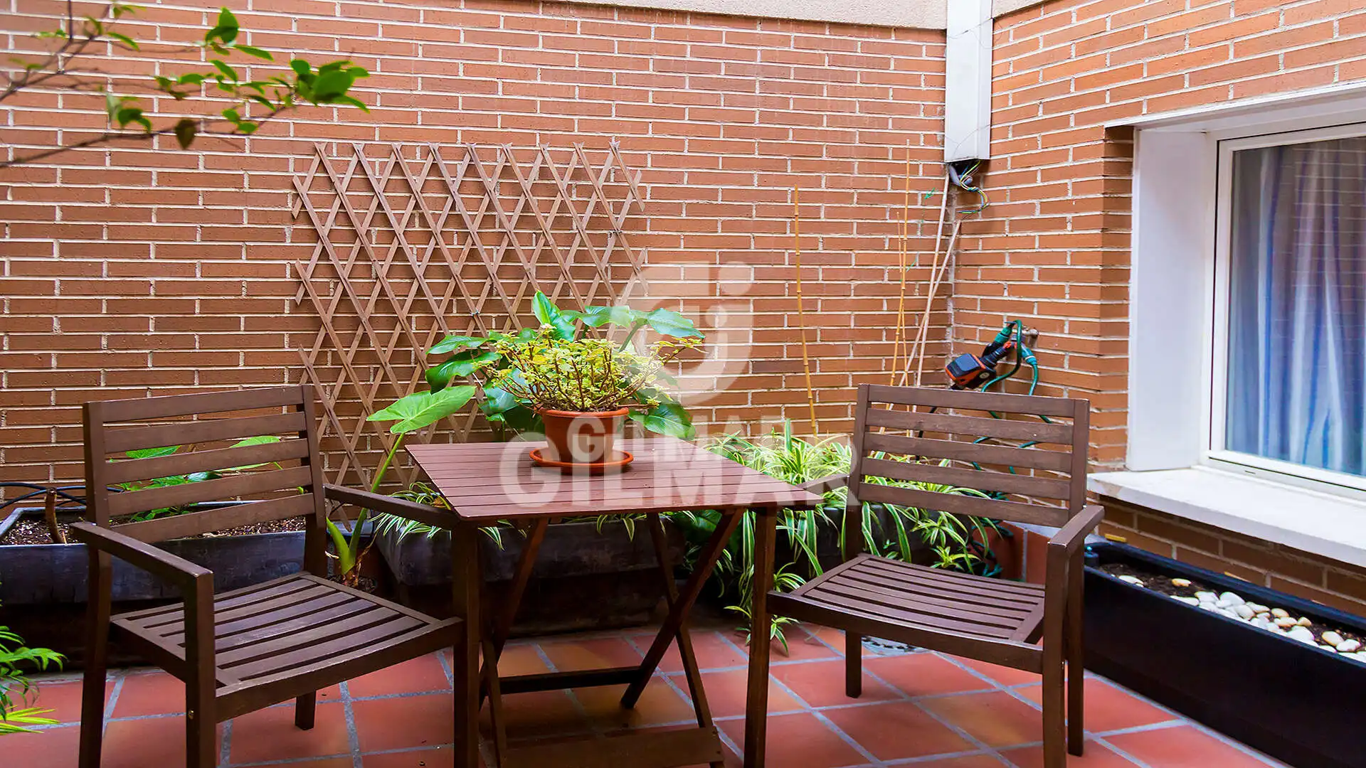 Terraza de Casa adosada en venta en  Madrid Capital con Calefacción y Jardín privado