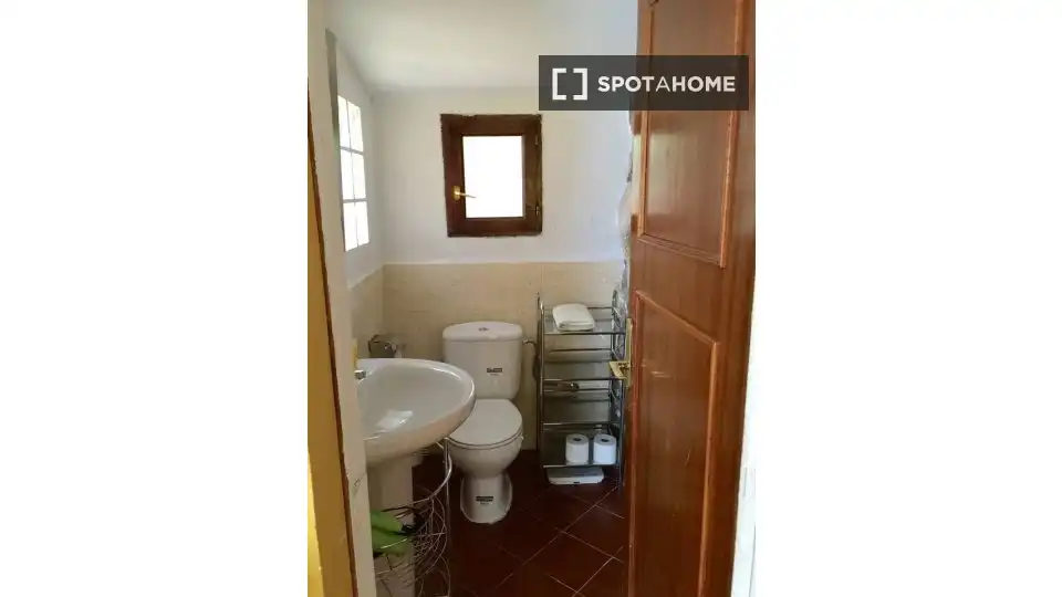 Bathroom of Flat for rent in Madrid  with Air Conditioner, Heating and Furnished