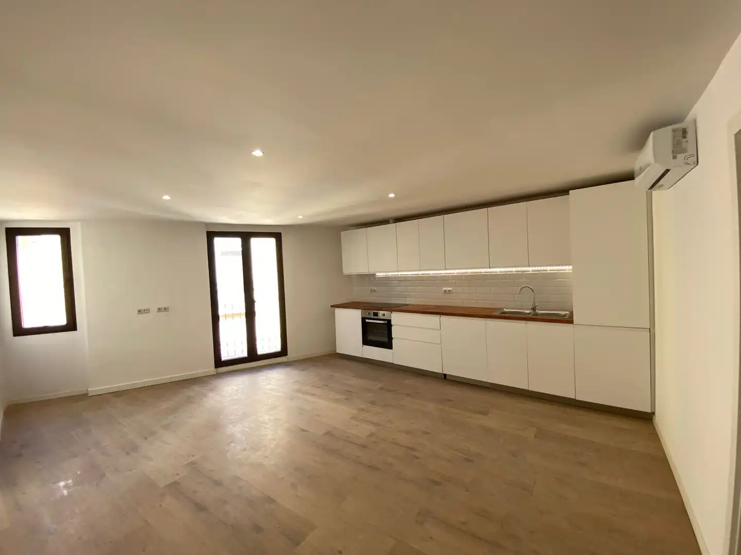 Cocina de Piso en venta en Barcelona con Parquet y Horno