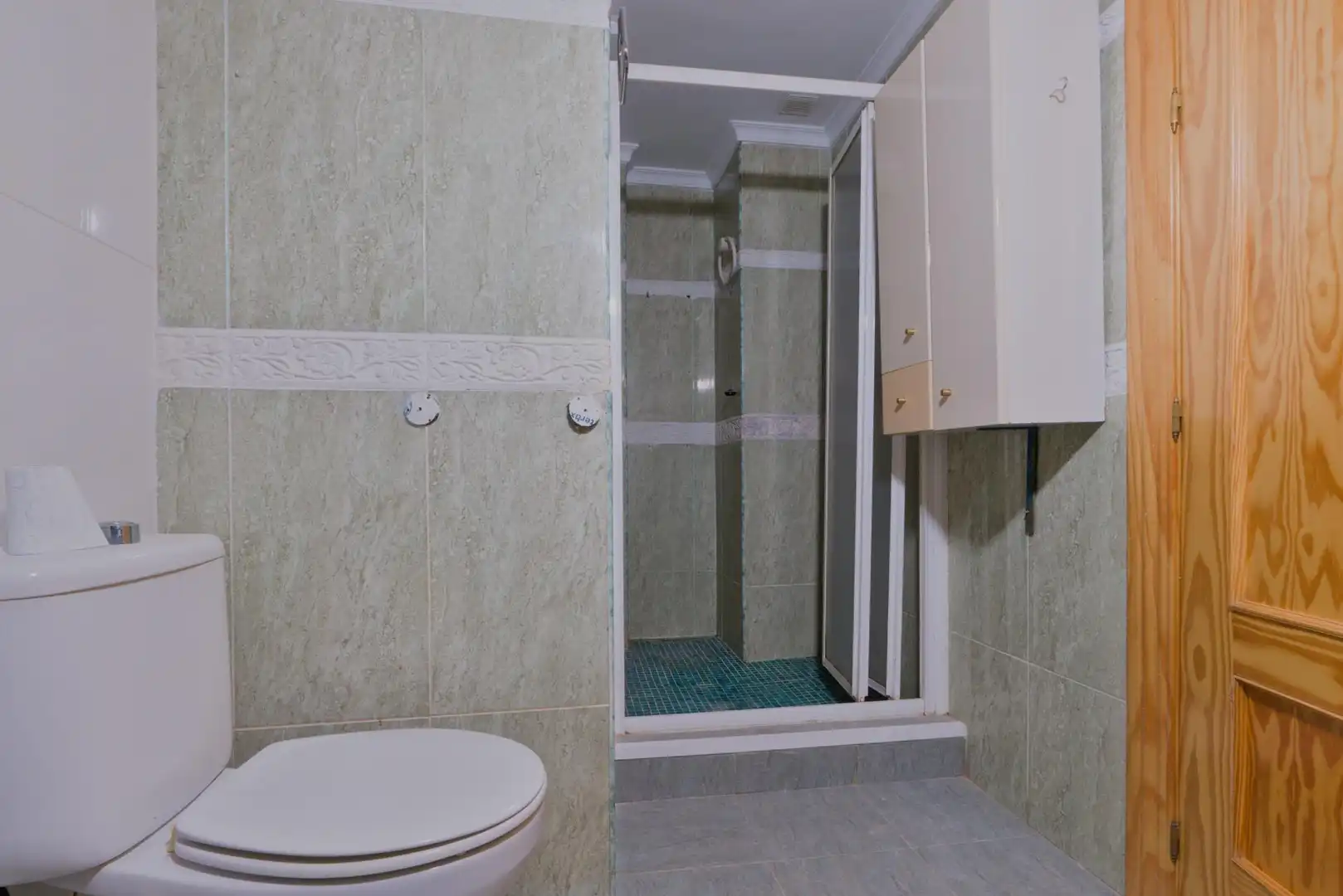 Bathroom of Flat for sale in Granada  with Heating