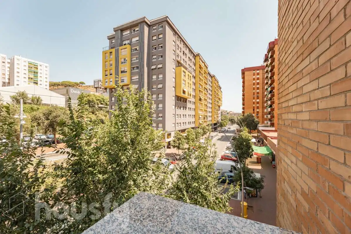 Vista exterior de Piso en venta en Barcelona con Aire acondicionado, Calefacción y Terraza
