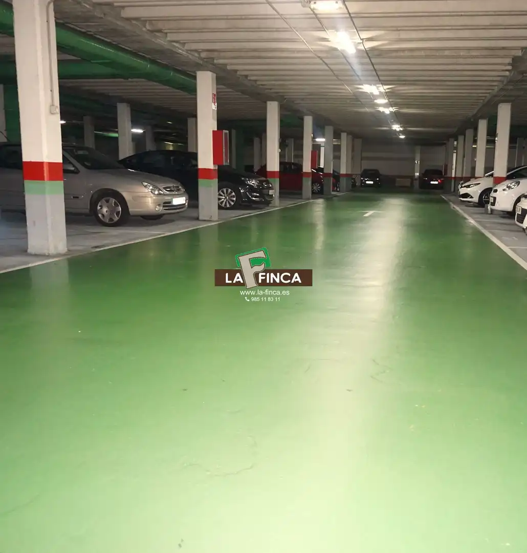 Parkplatz von Garage zum Verkauf in Oviedo 