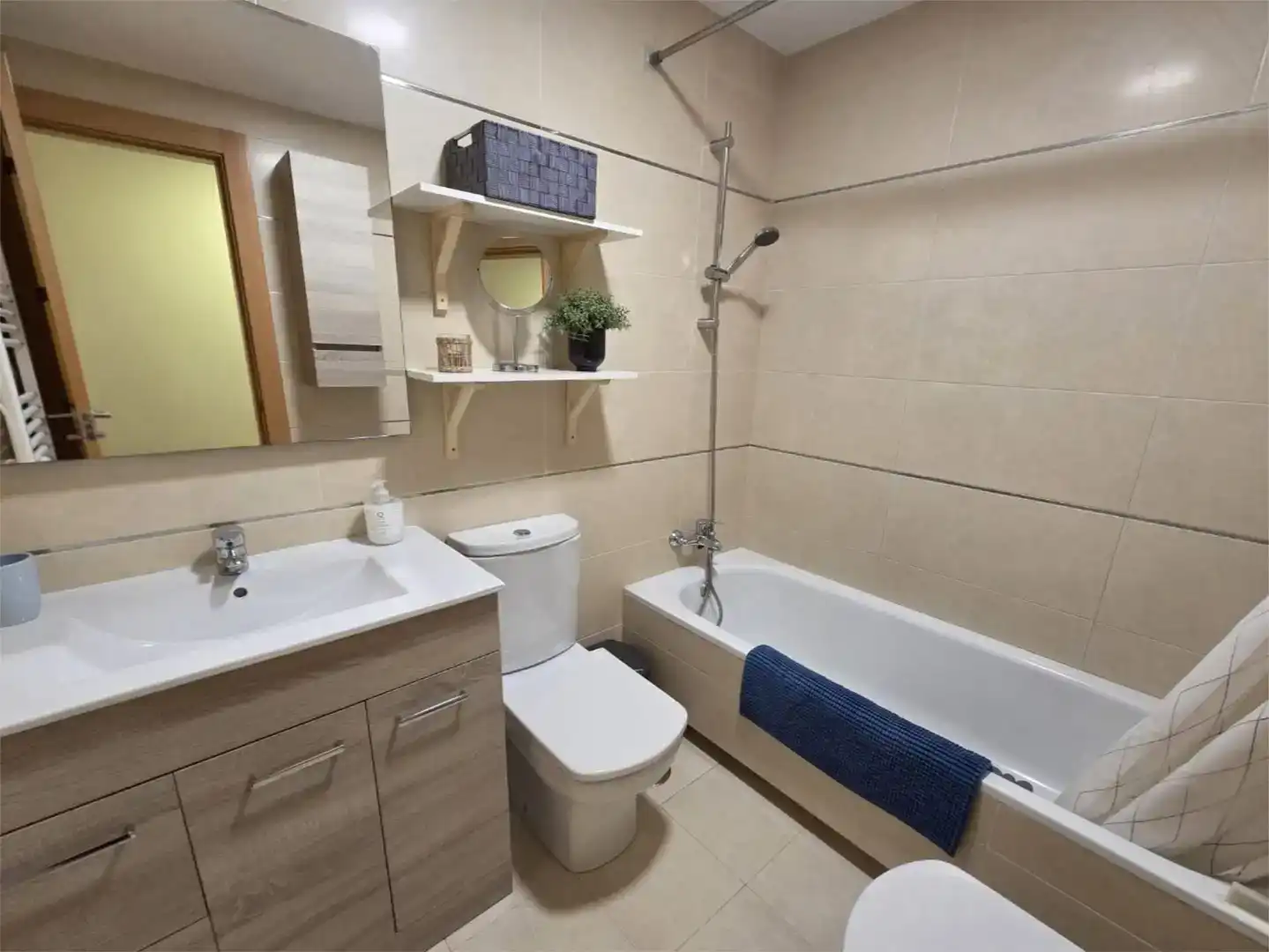 Baño de Piso en venta en Monda con Parquet y Amueblado