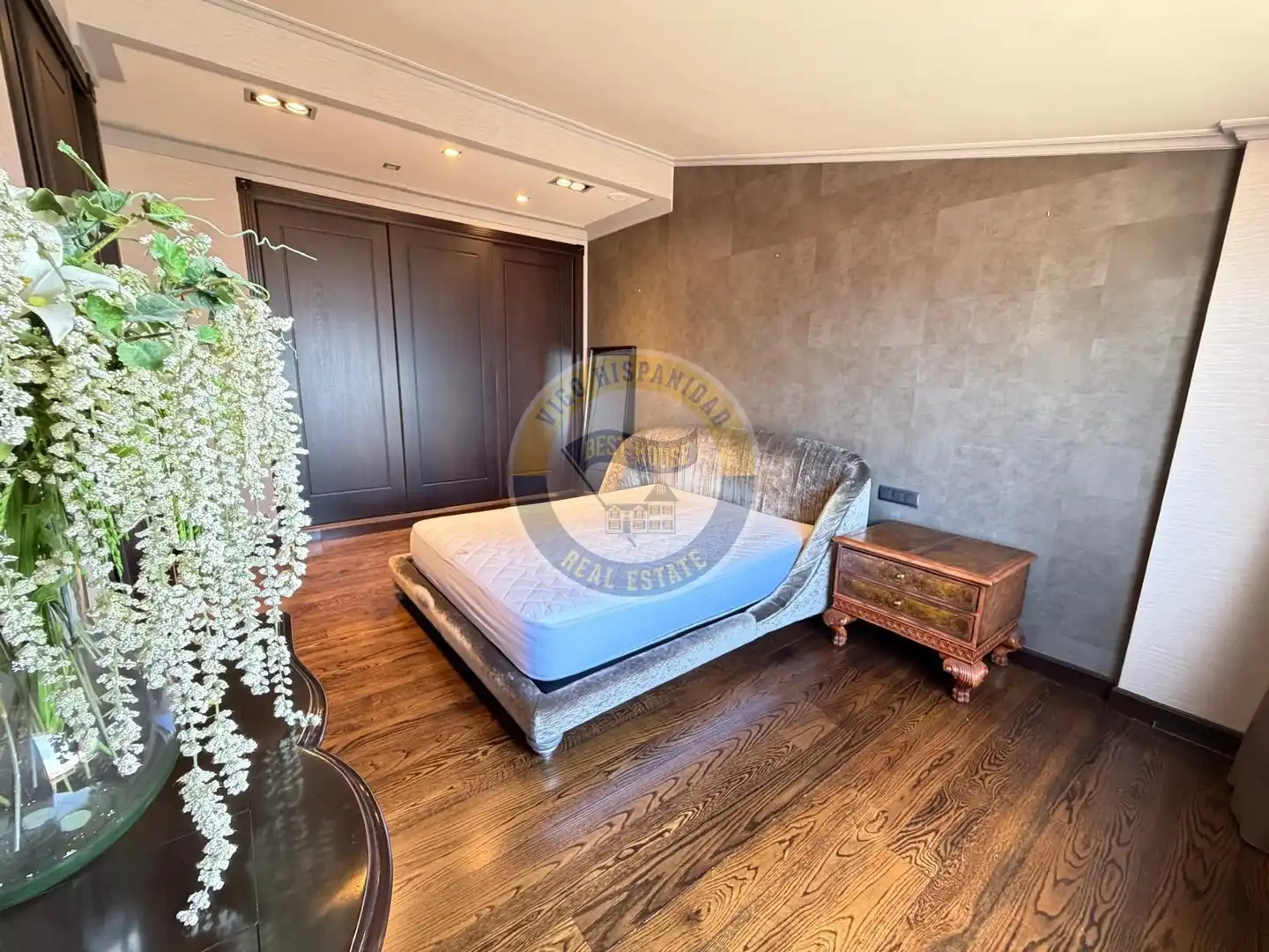 Schlafzimmer von Dachboden zur Miete in Vigo  mit Heizung, Parkett und Terrasse