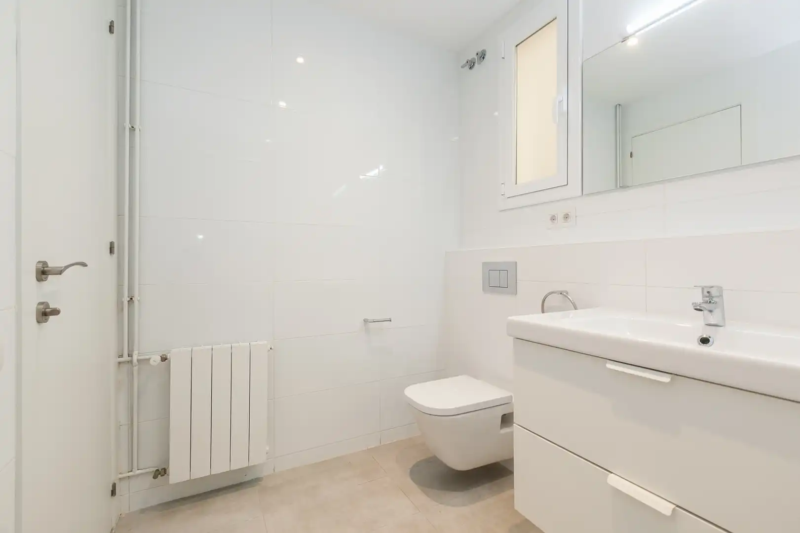 Baño de Piso de alquiler en Barcelona con Aire acondicionado, Calefacción y Amueblado