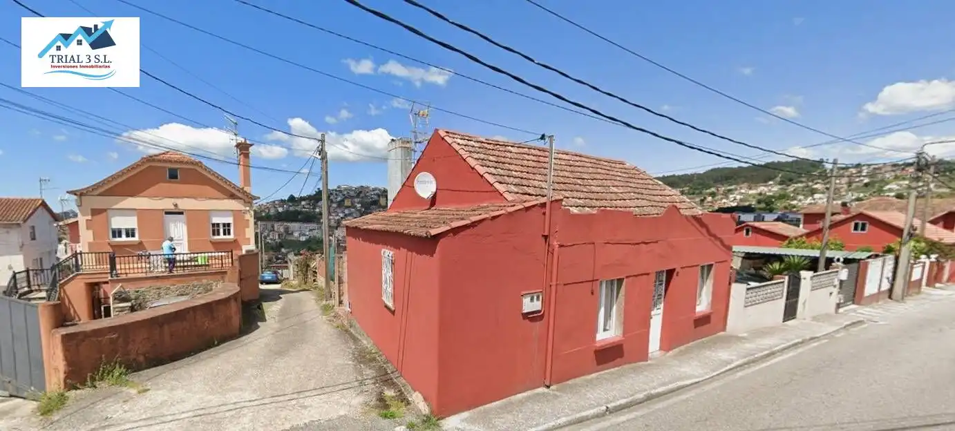 Vista exterior de Casa adosada en venda en Vigo 