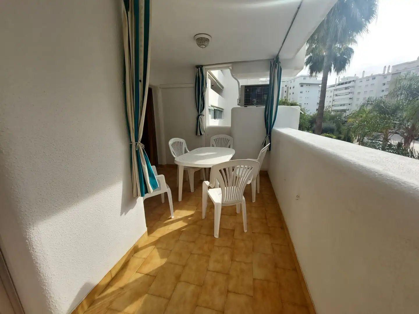 Terrasse von Wohnung zum Verkauf in Fuengirola mit Klimaanlage, Möbliert und Waschmaschine