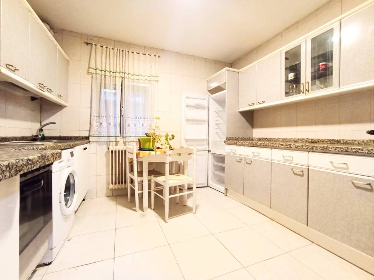 Kitchen of House or chalet for sale in Burgos Capital  with Heating and Private garden